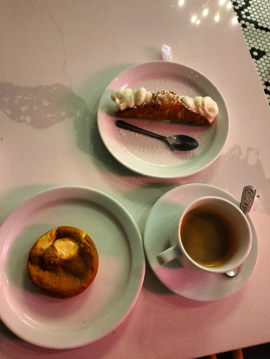 Cannoli, CAFÉ GELATO - ST-LAURENT