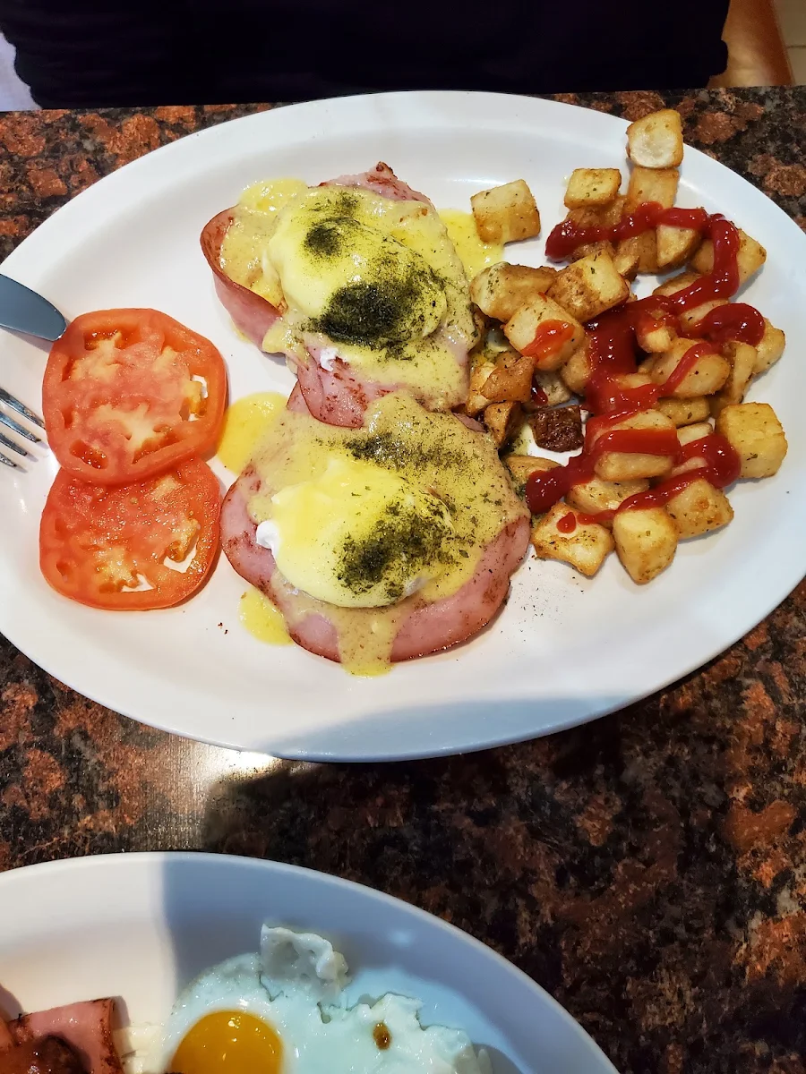 Eggs Benedict Home Fries & Tomato, Good Egg Dining