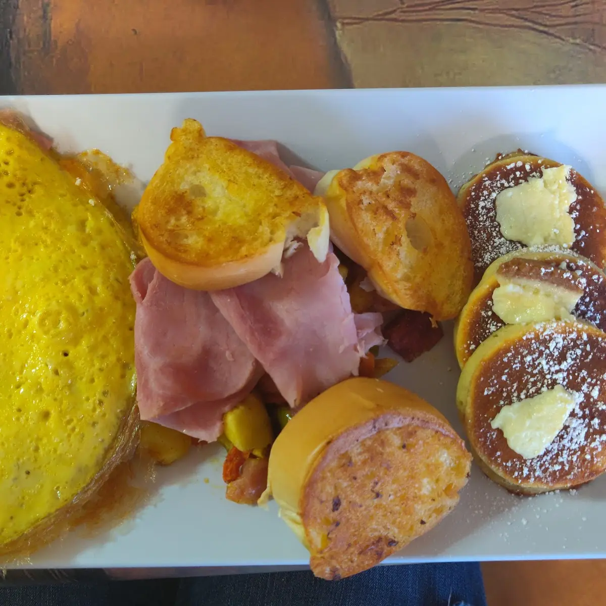 Omelette Tostadas Y Jamón Pancakes