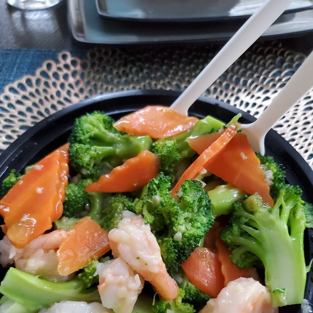 Steam Shrimp with Broccoli