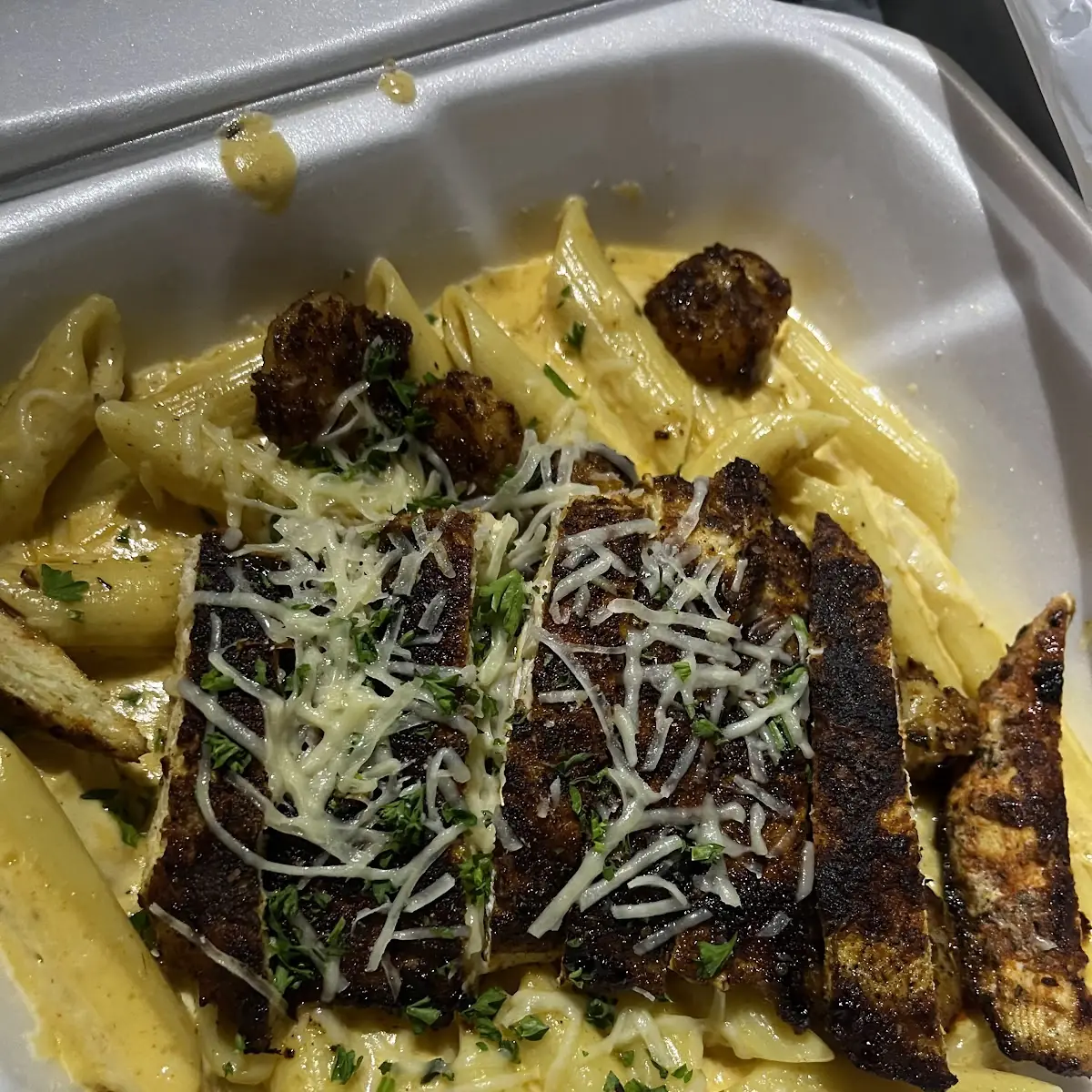 Grilled Chicken Alfredo Pasta