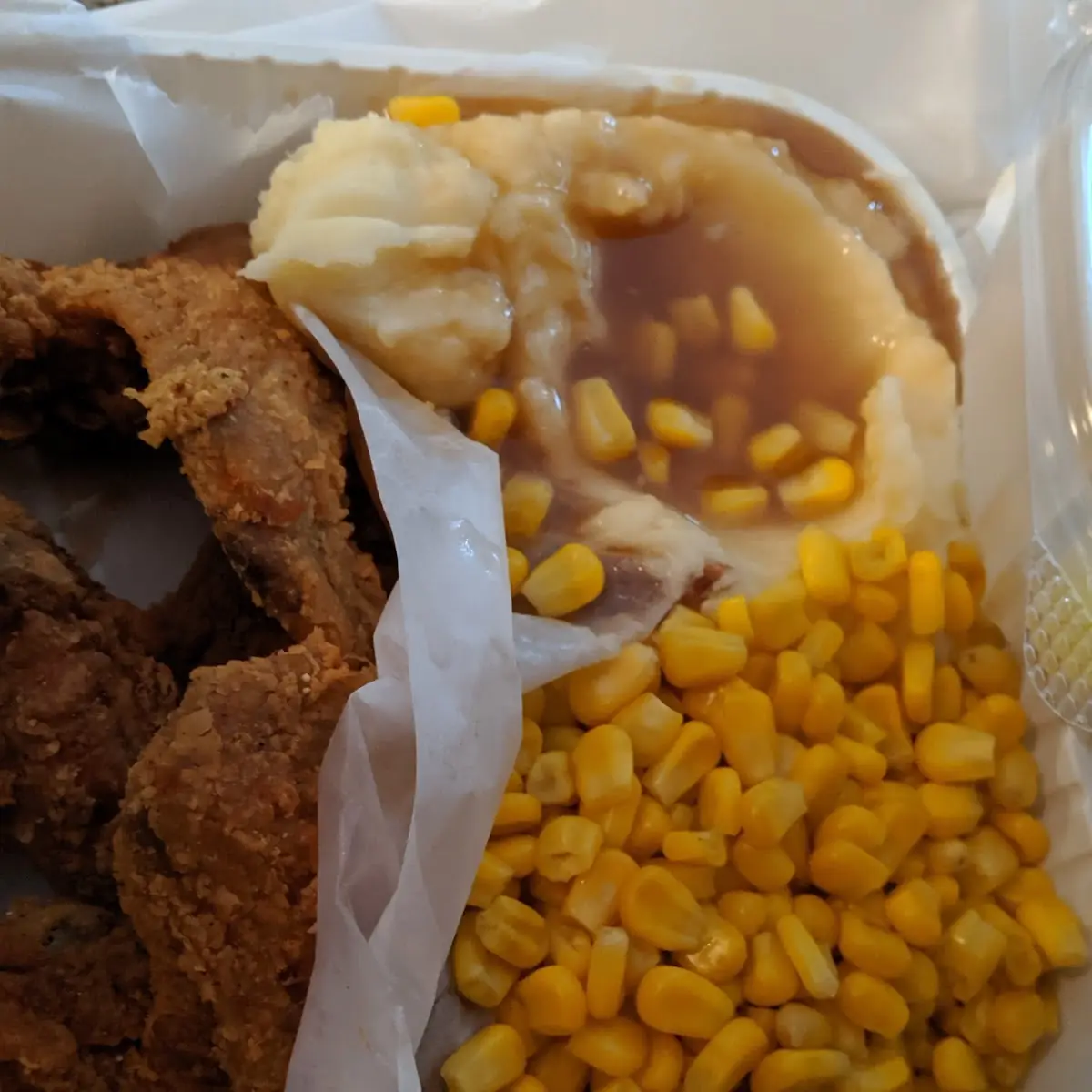 Sweet Corn Mashed Potatoes & Gravy with Fried Chicken Wings