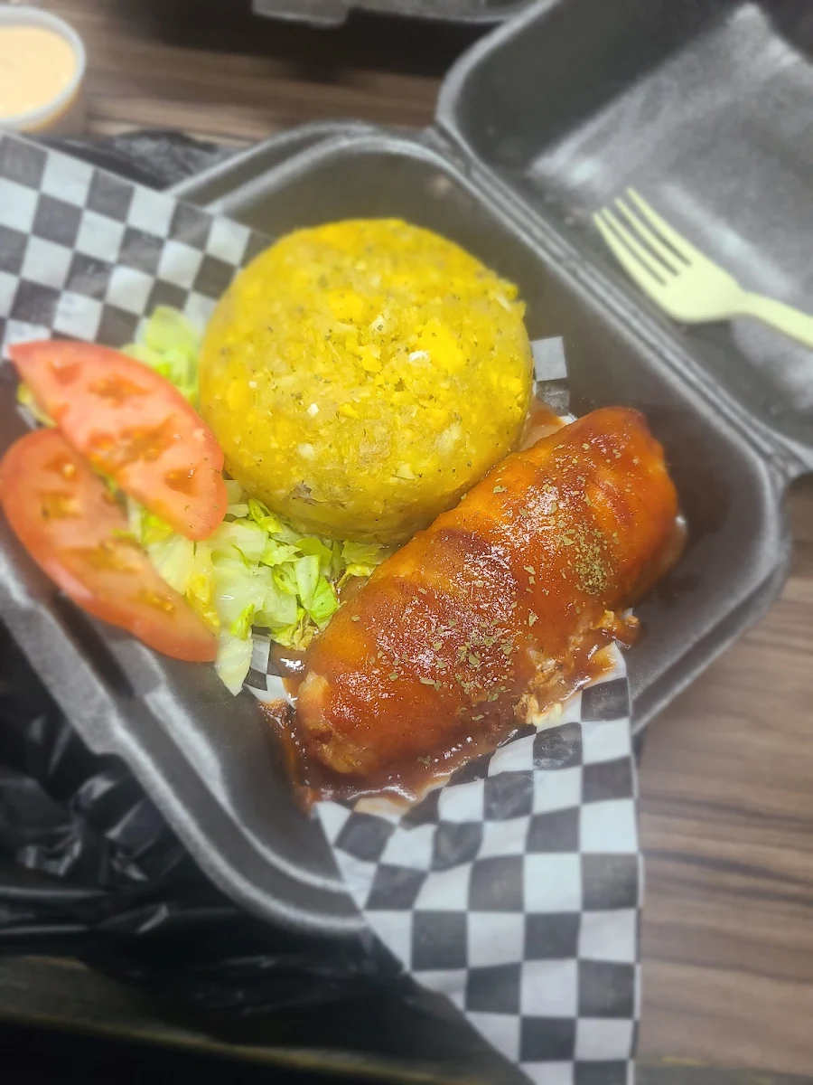 Pechuga Rellena Y Mofongo
