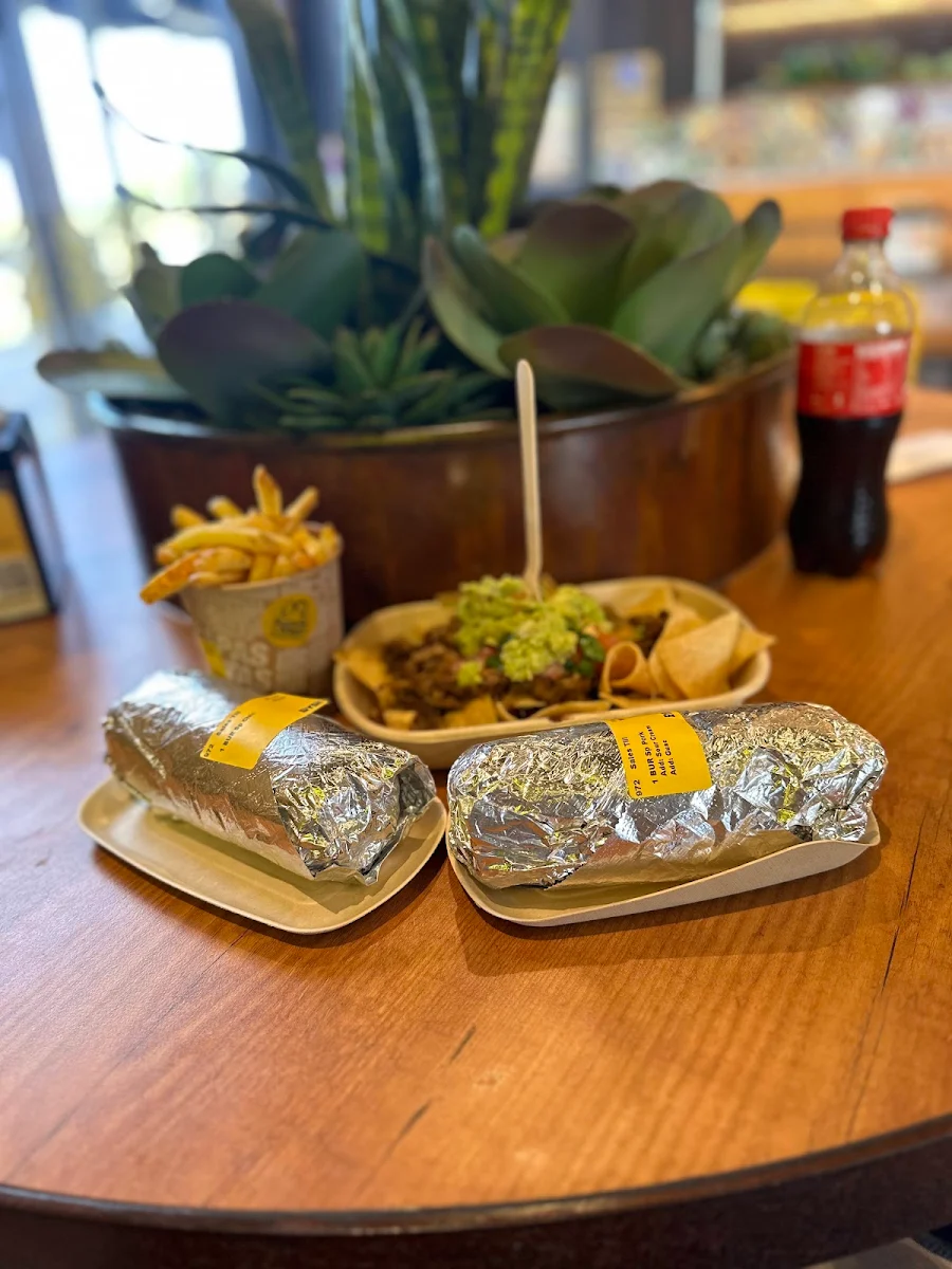 Burritos Chips Nachos, Guzman y Gomez - Wilsonton
