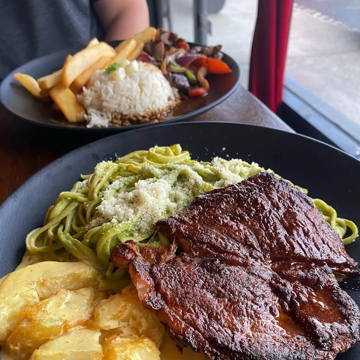 Tallarin Verde Con Bistec