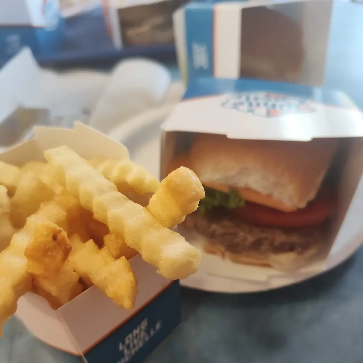 Deluxe Cheeseburger Meal