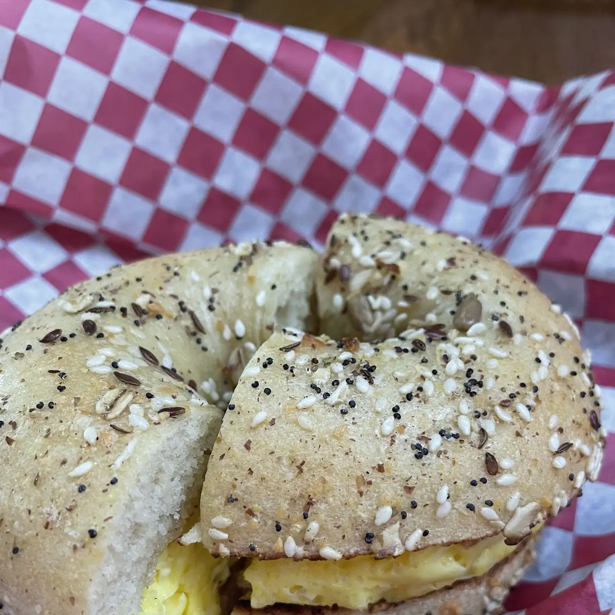 Bagel w Scrambled Eggs Avocado Bacon