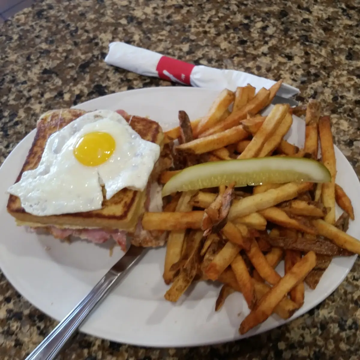 Eggs Hash Browns & Toast
