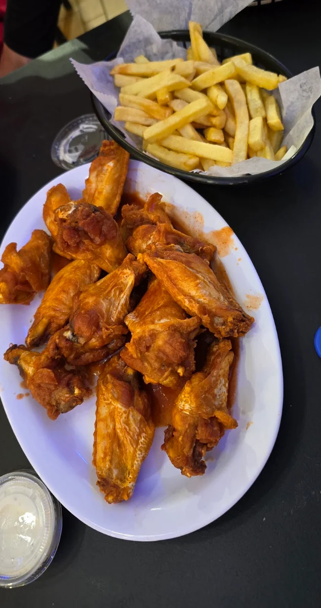 Jumbo Buffalo Wings 8 & Fries