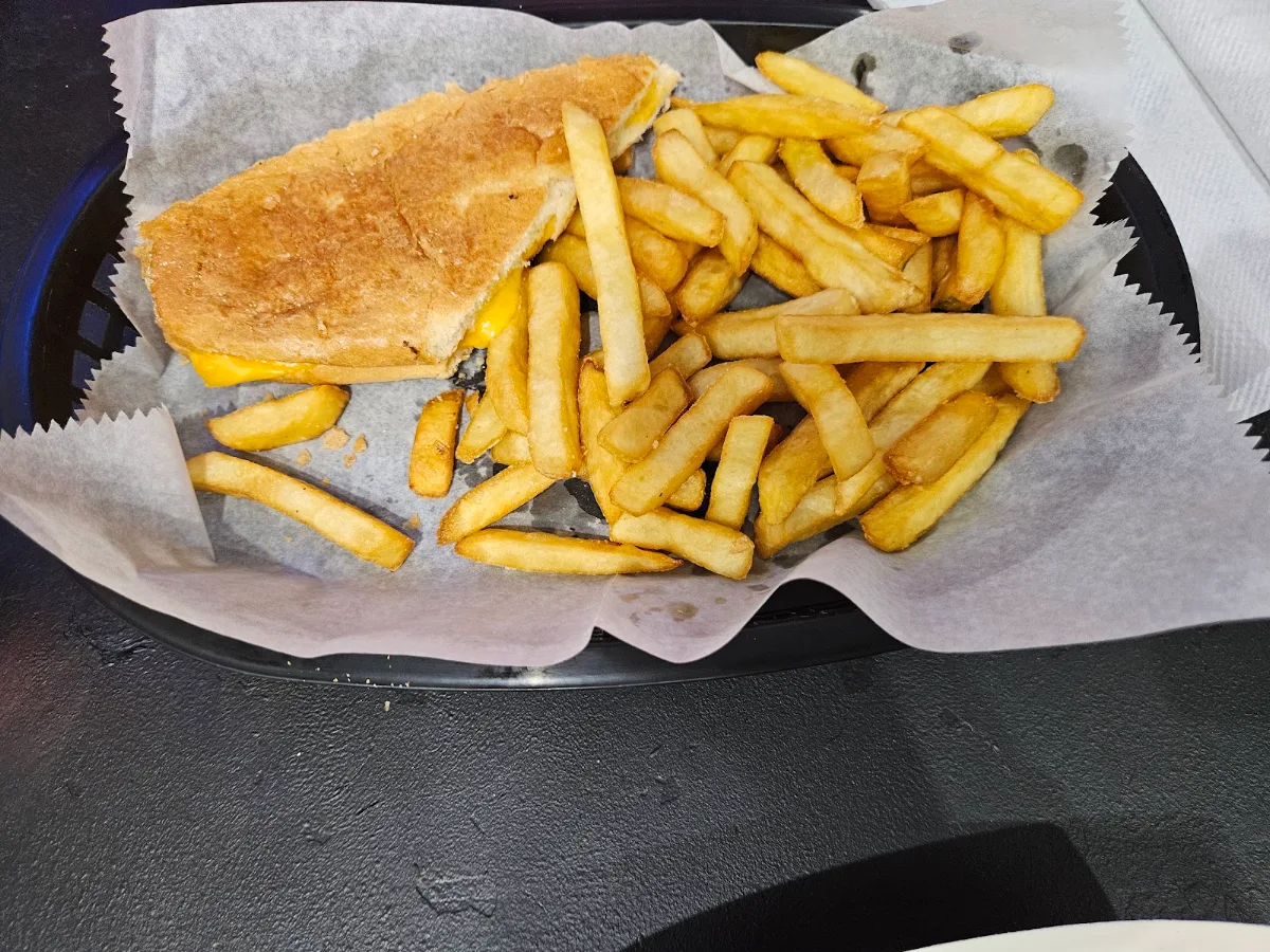 Kids Grilled Cheese & Fries