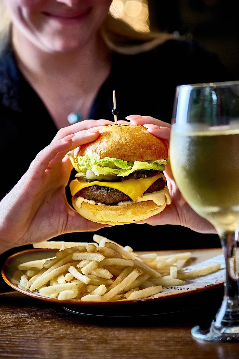 Highlights, Park Street Bar & Bistro