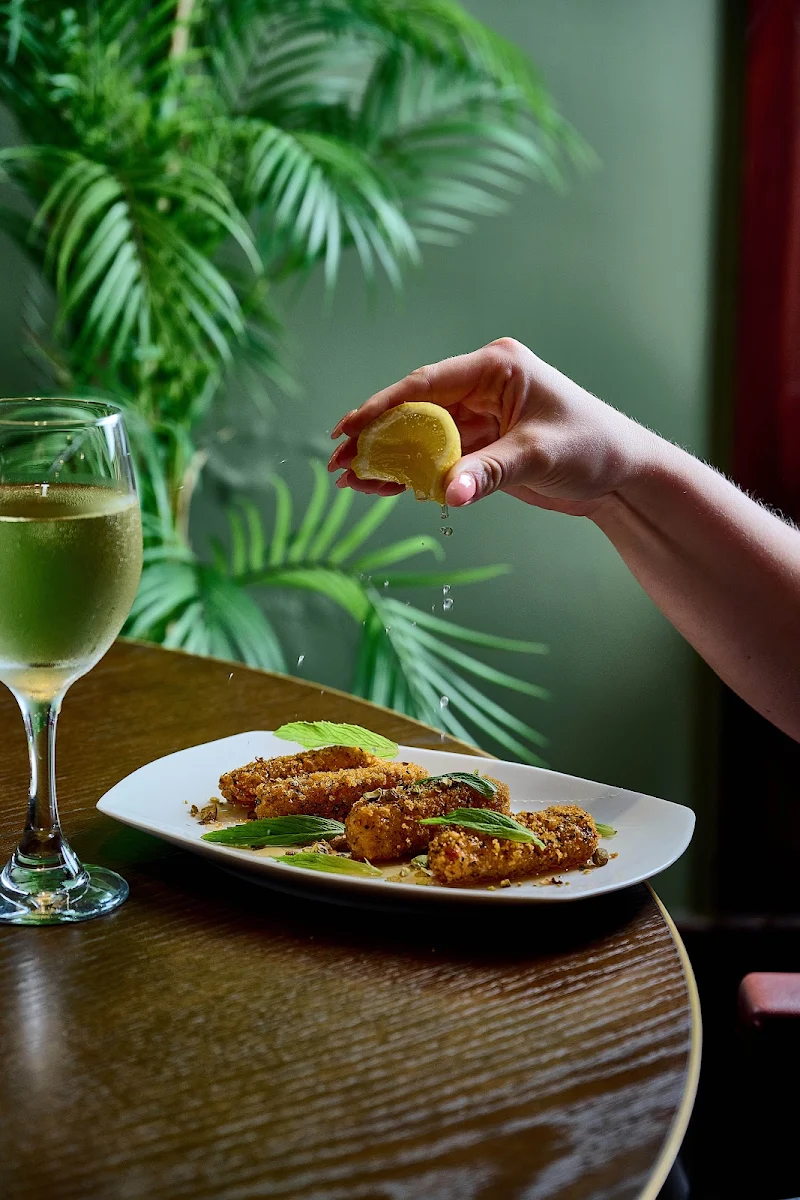 Highlights, Park Street Bar & Bistro