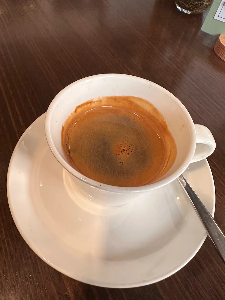 Long Black, Dame