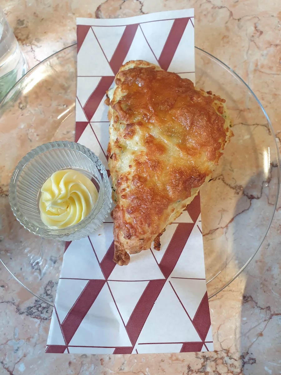 Savoury Scone, Dame