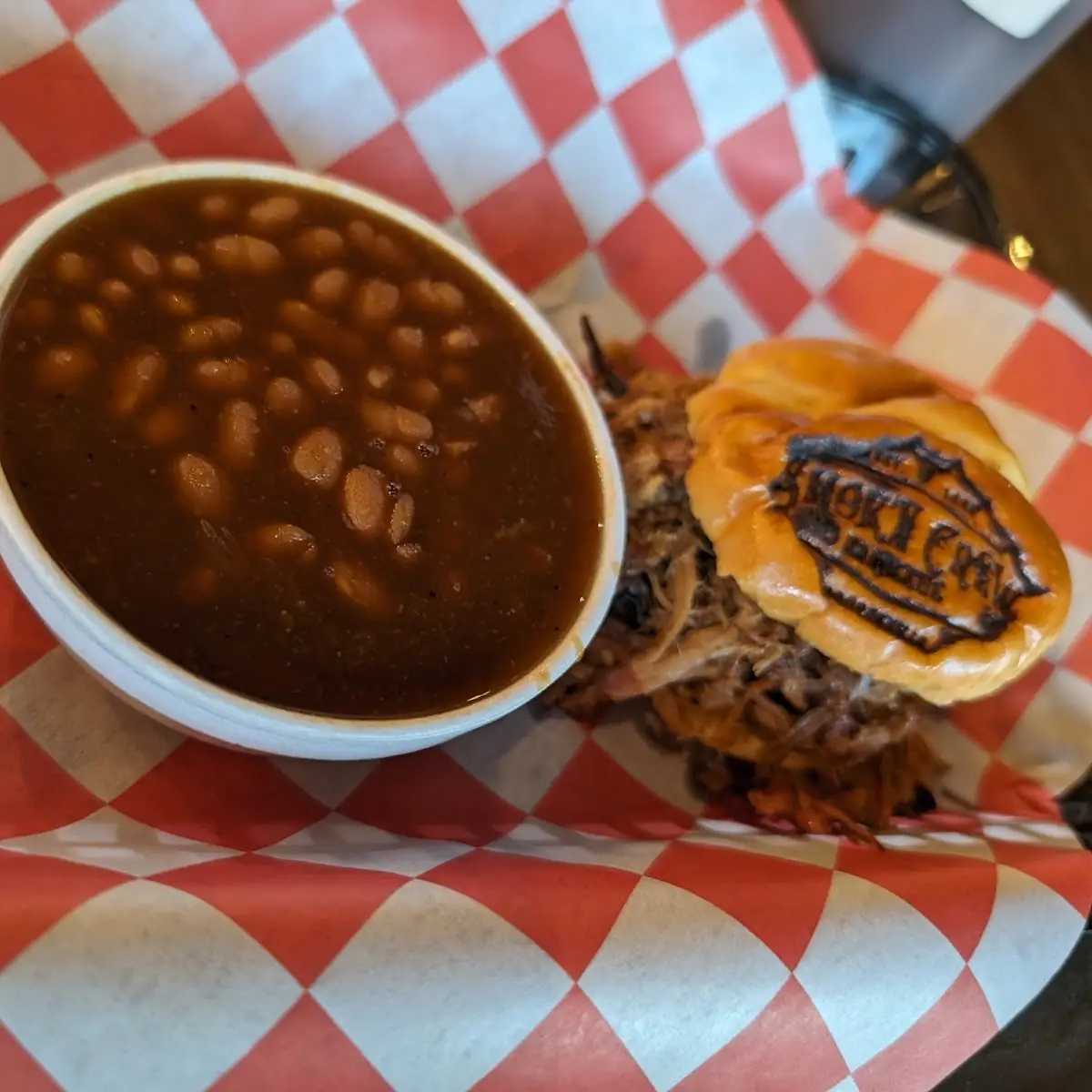 Kids Pulled Pork Slider with Baked Beans