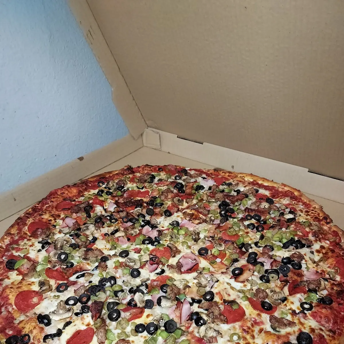 The Supreme Pizza Big Dam Size