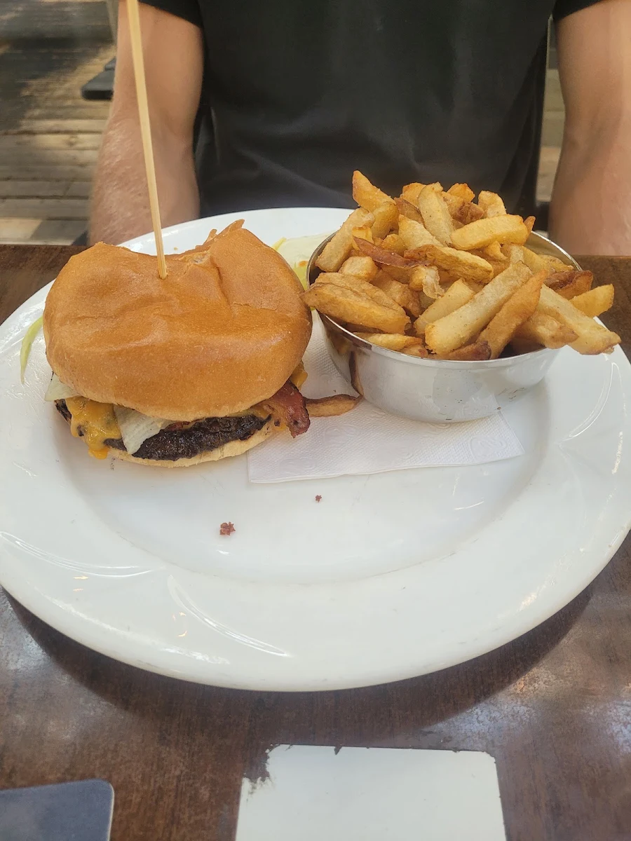 Burger BBQ Bushmill Bacon Et Fromage BBQ Bushmill Bacon Cheese Burger