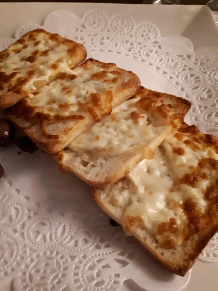 Pain À l'Ail Gratiné, Casa Grecque