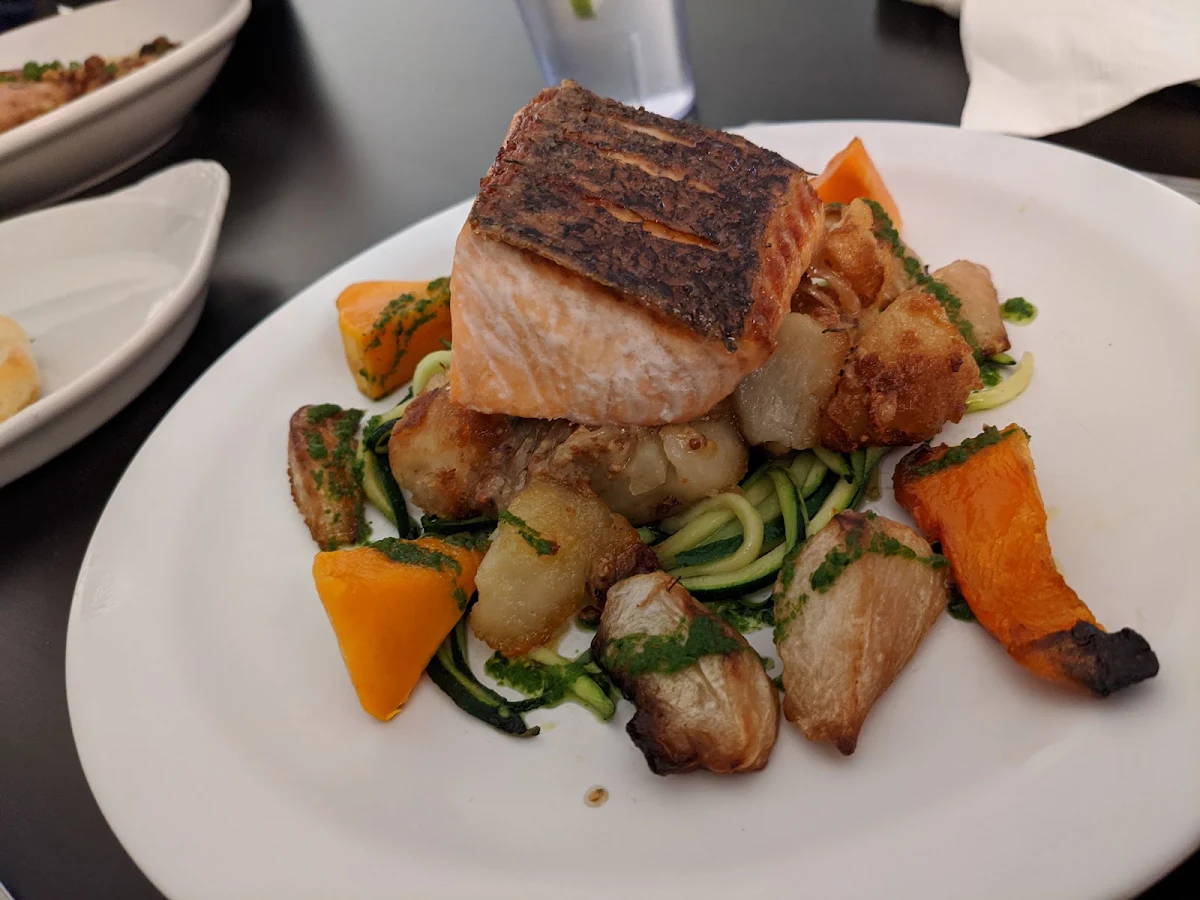 Salmon w Green Salad