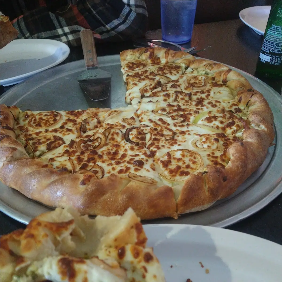 Hand Tossed Green Chile Chicken Pizza