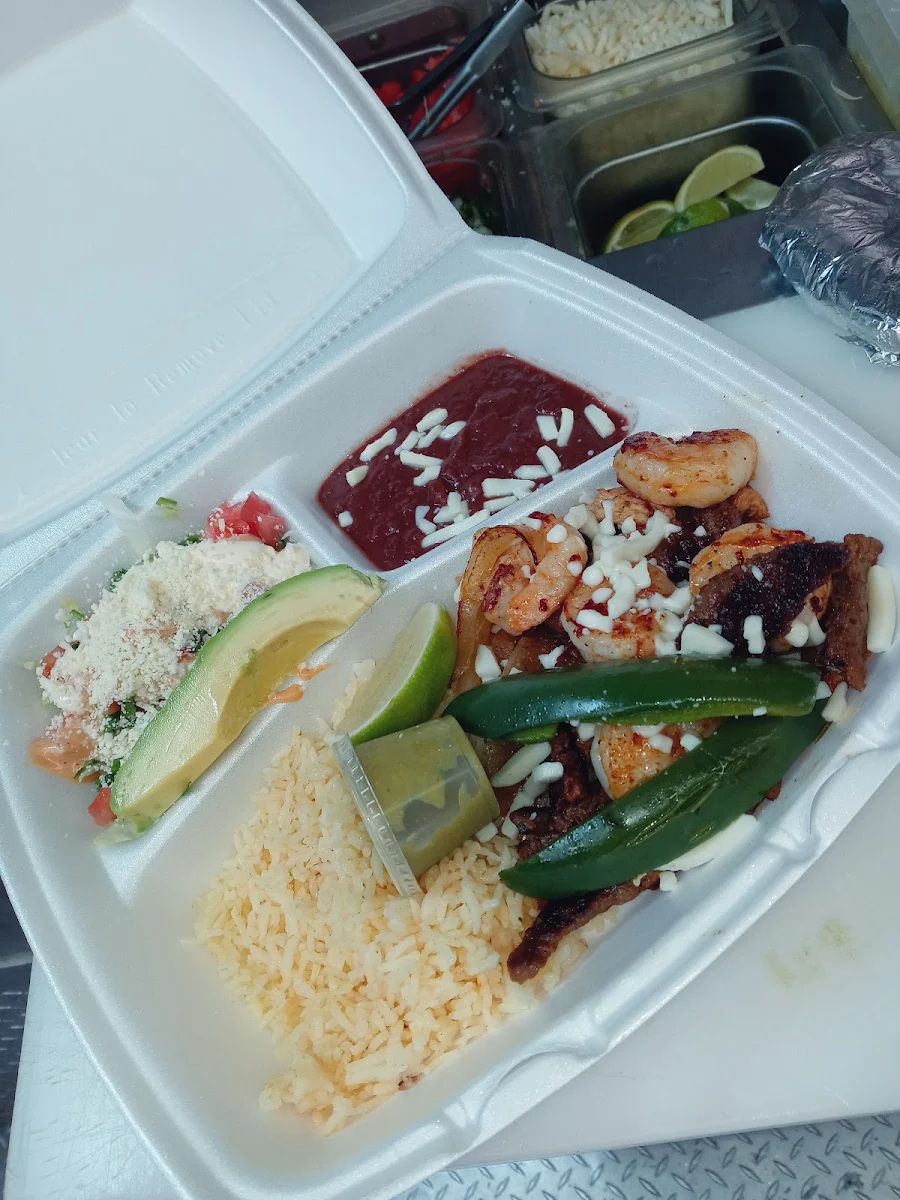 Plato Mixto Steak Chicken & Shrimp