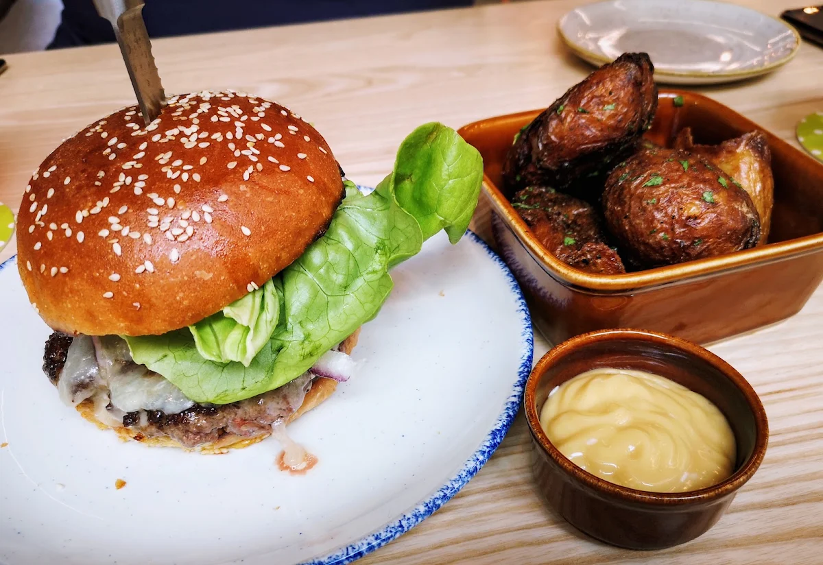 Burger and Spuds, Avling
