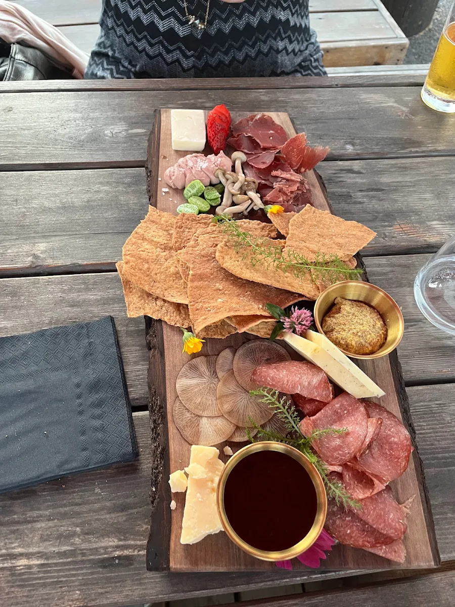 Pork Rillette and Jamón Iberico Chips, Avling