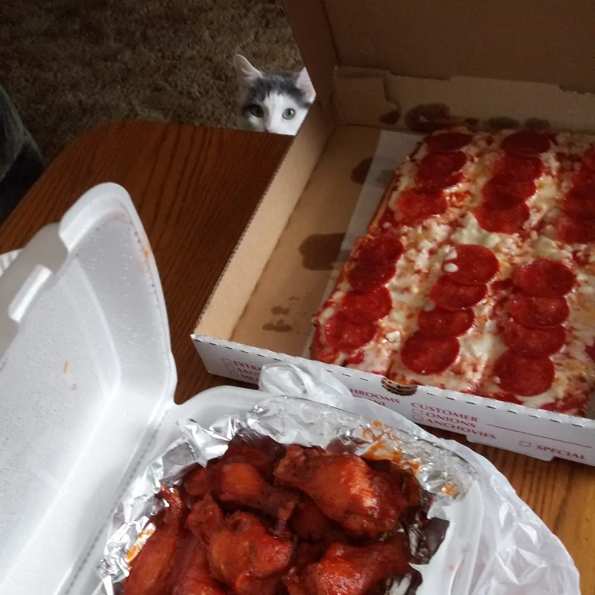 Mild Wings with Pepperoni and Onion Red Pizza