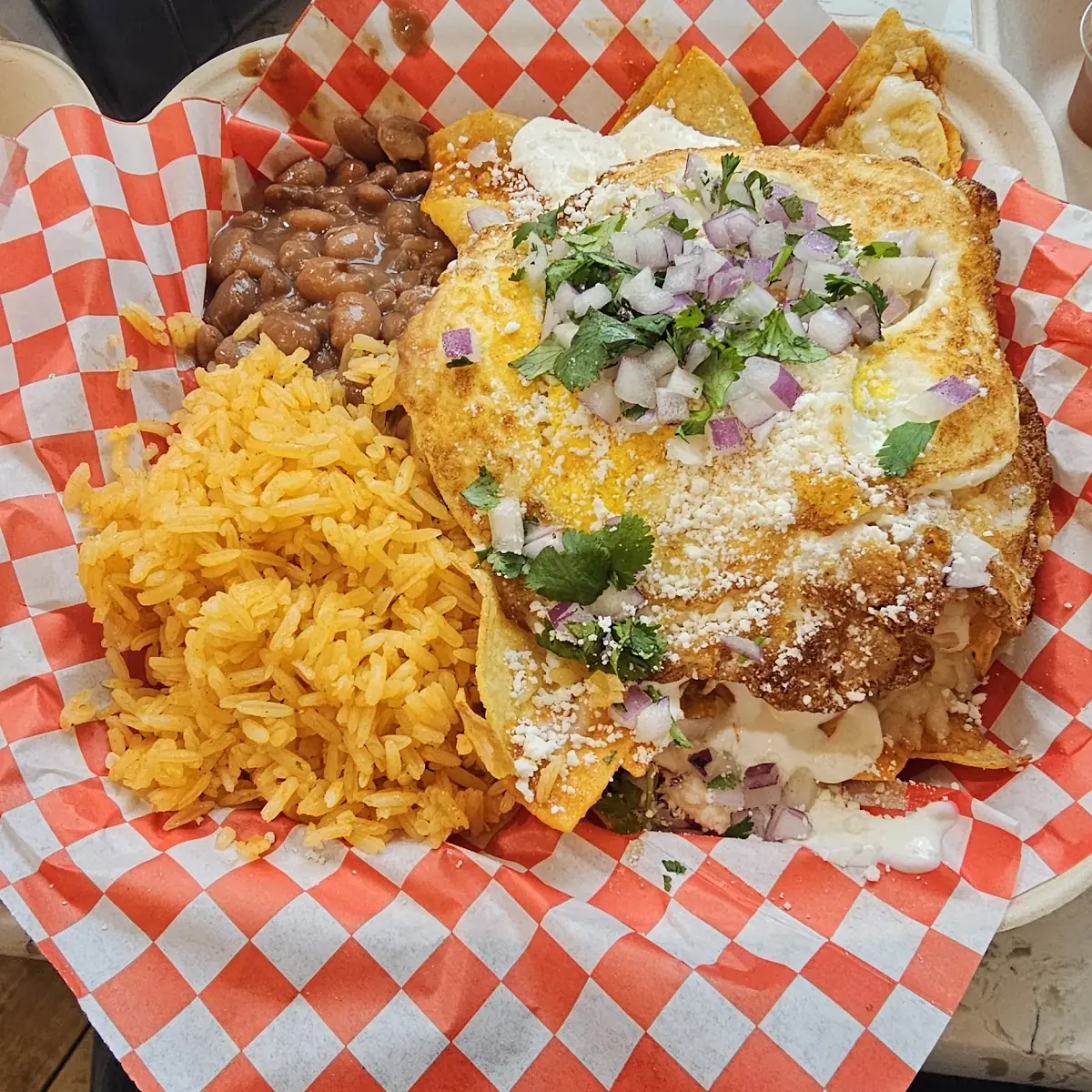 Chilaquiles Rojos Con Huevo
