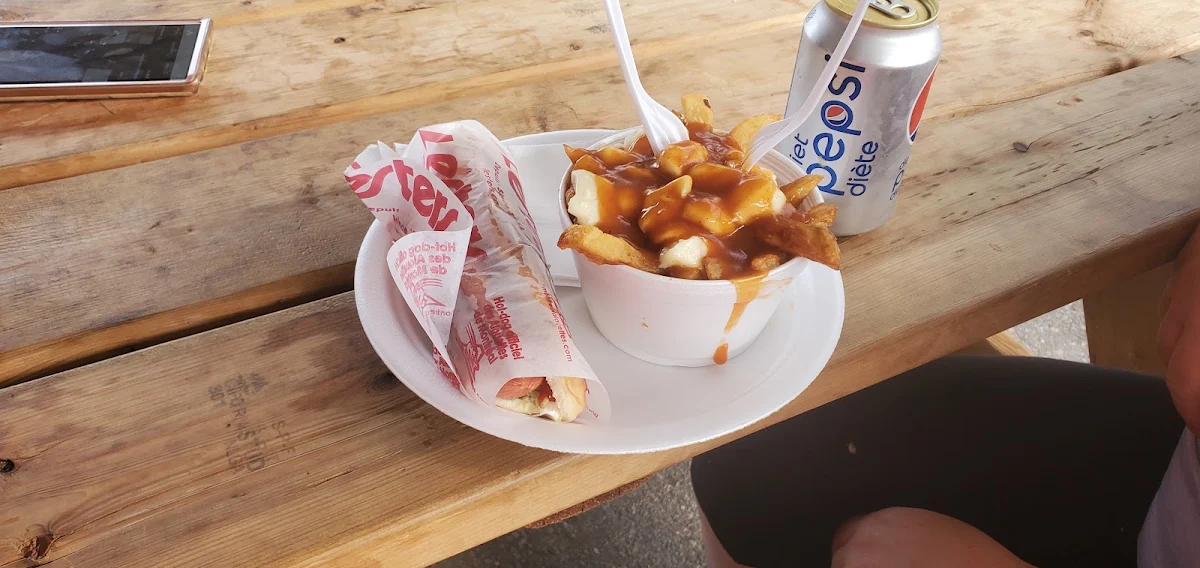Hot-Dog Poutine, Le P'tit St-Do