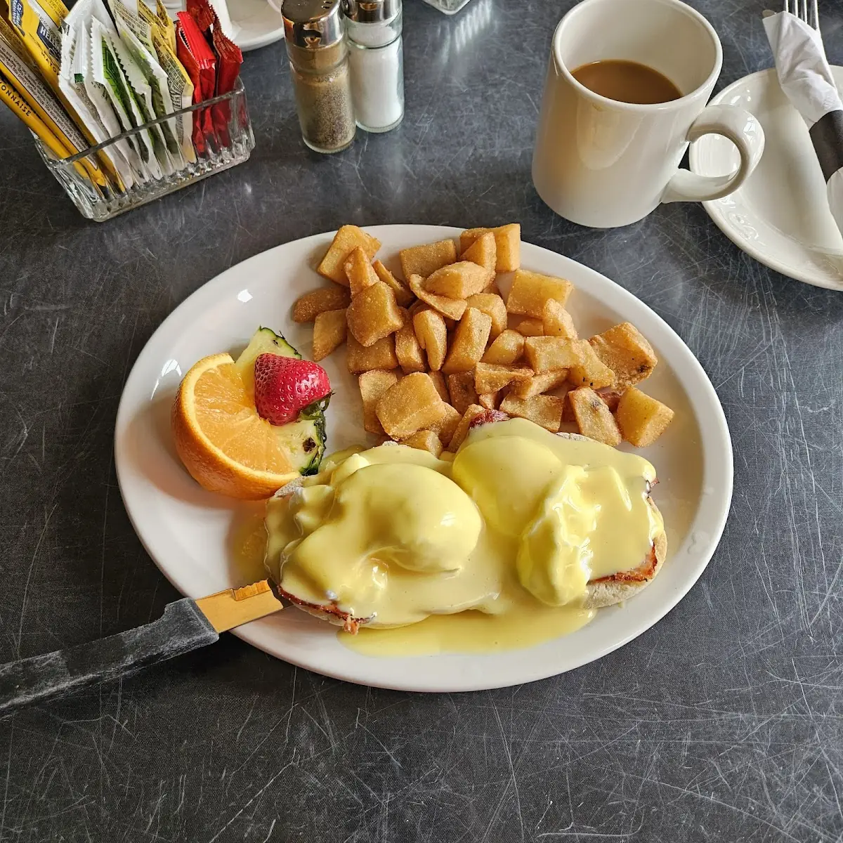 Oeuf Benedictine, Restaurant - Bistro LeRelais