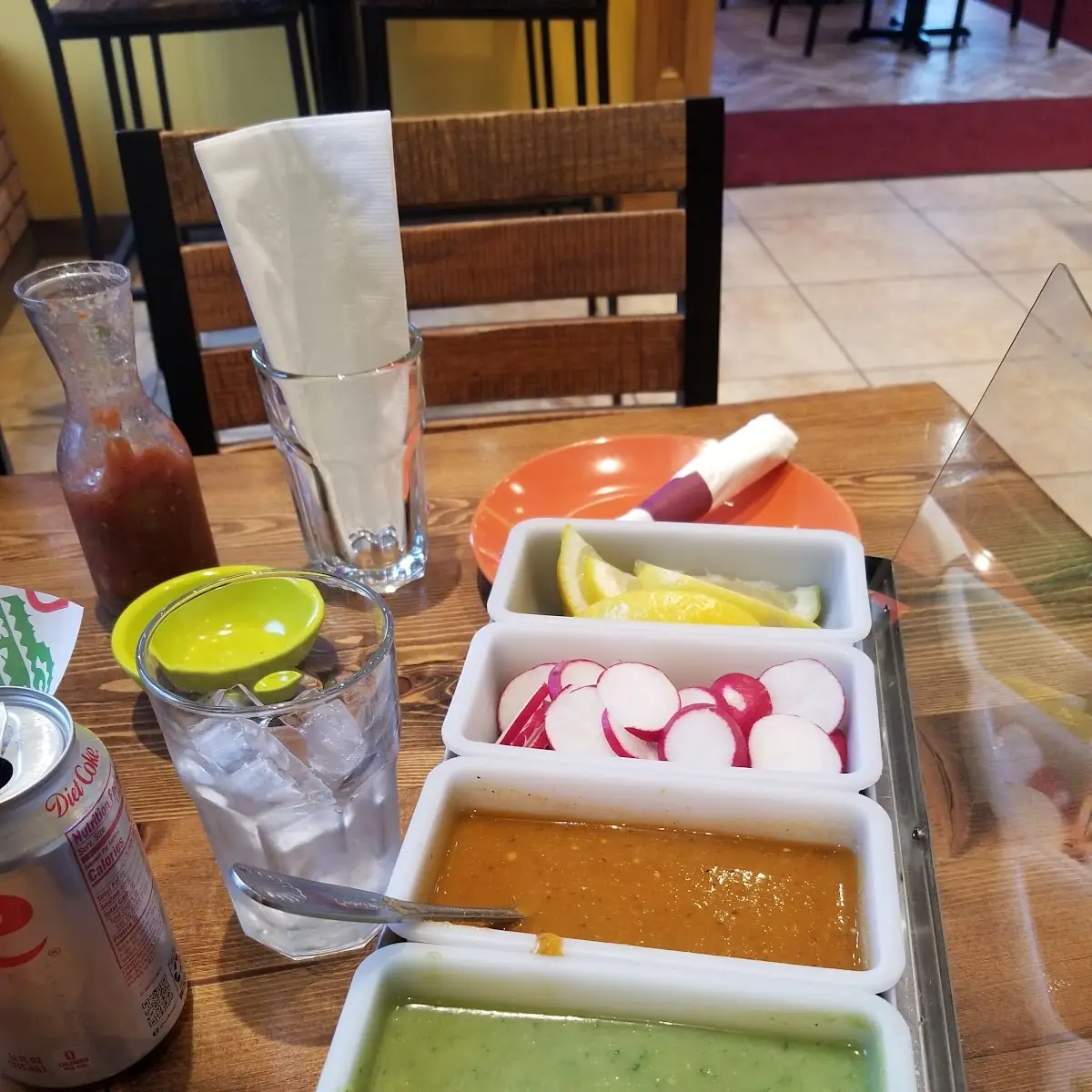 Salsa and Chips with Guacamole Mexicano