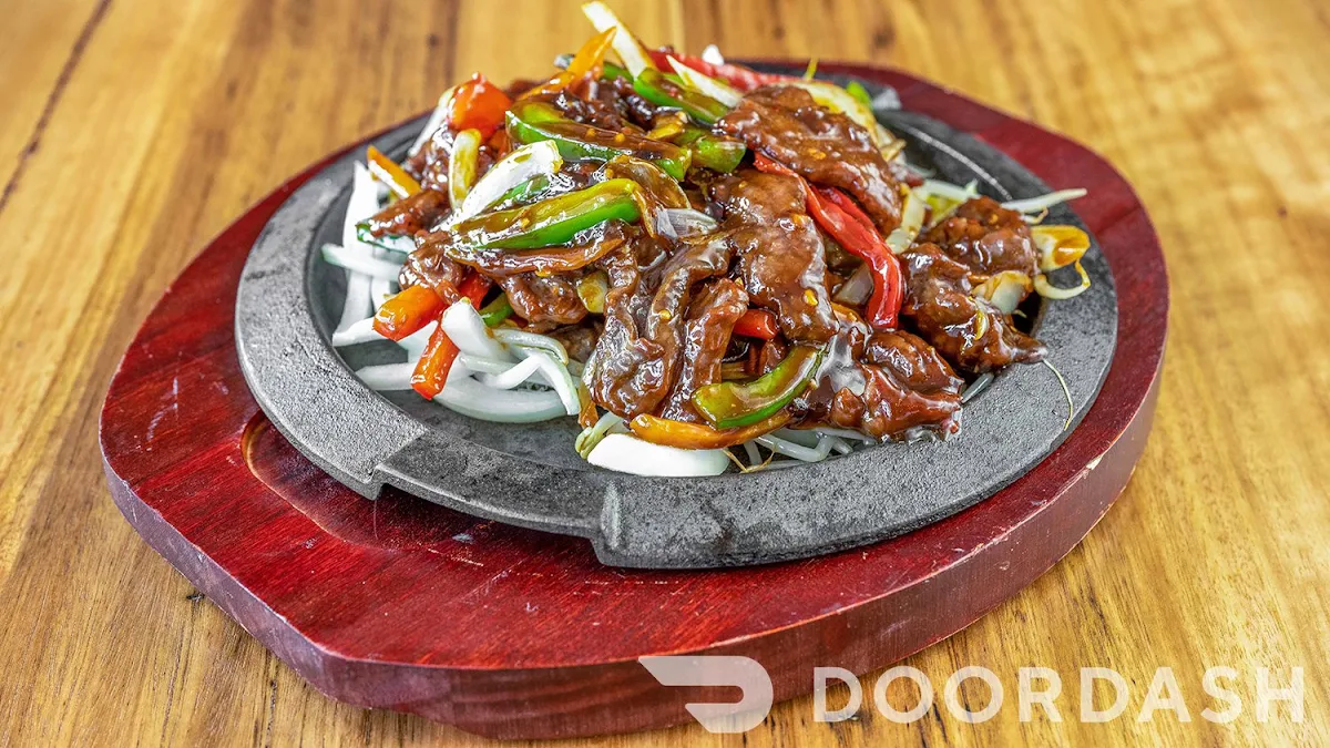 Beef with Black Pepper Sizzling, Sushi and dumpling Hub