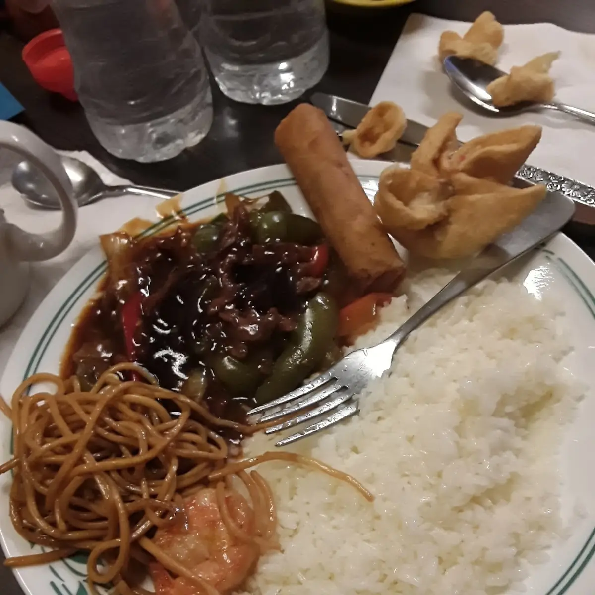Hunan Beef Shrimp Lo Main Steamed Rice Egg Roll Fried Cheese Wanton