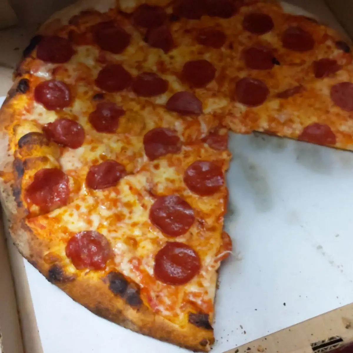 Large Pepperoni Pizza