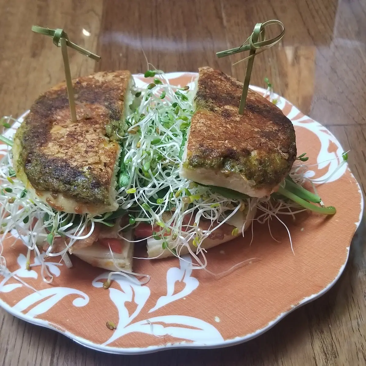 Pesto Bagel Sandwich