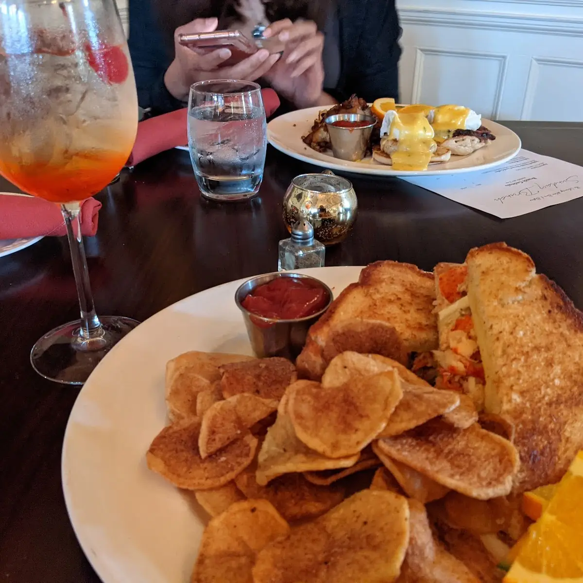Lobster Mac and Cheese and Kettle Chips