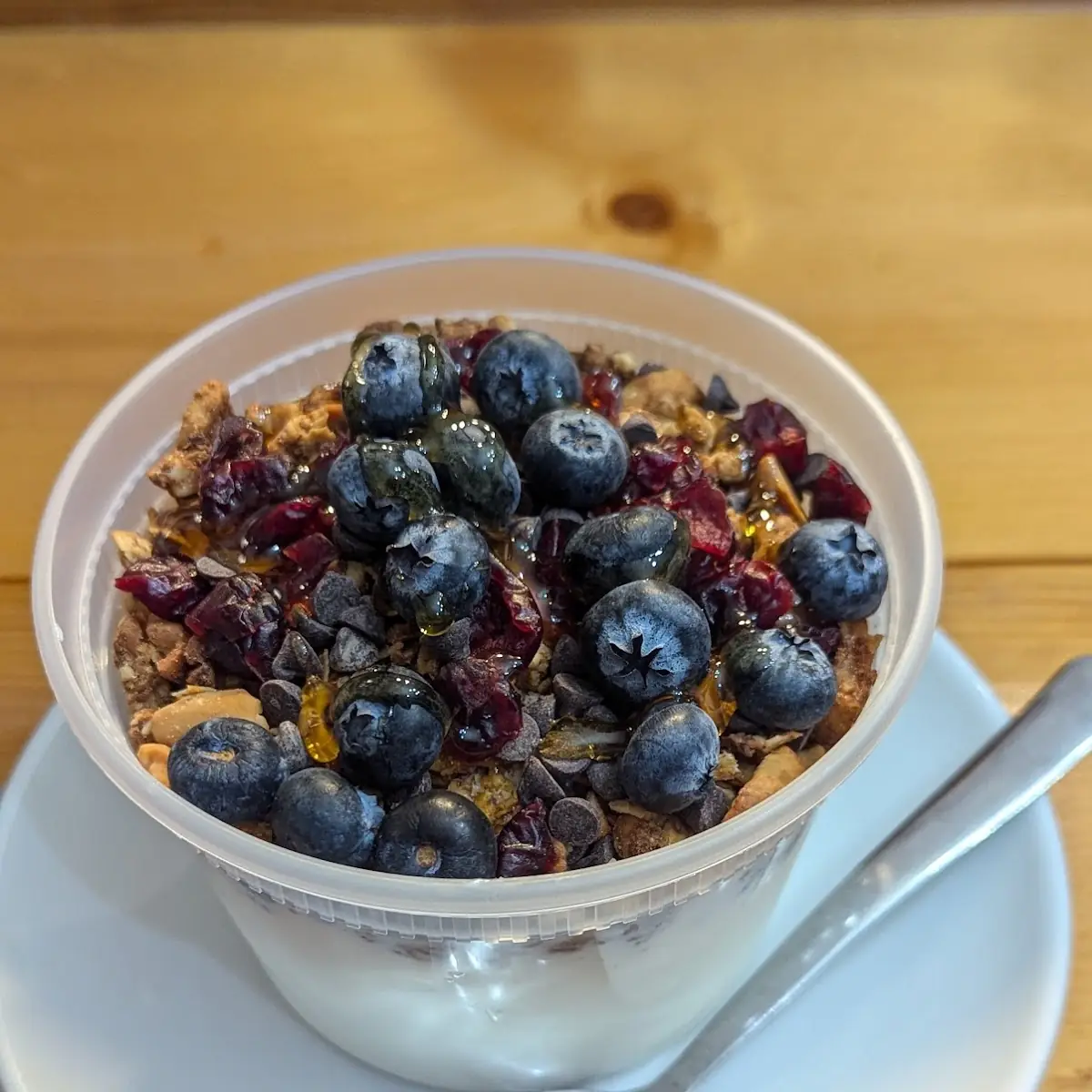 Granola and Berry Yogurt Parfait