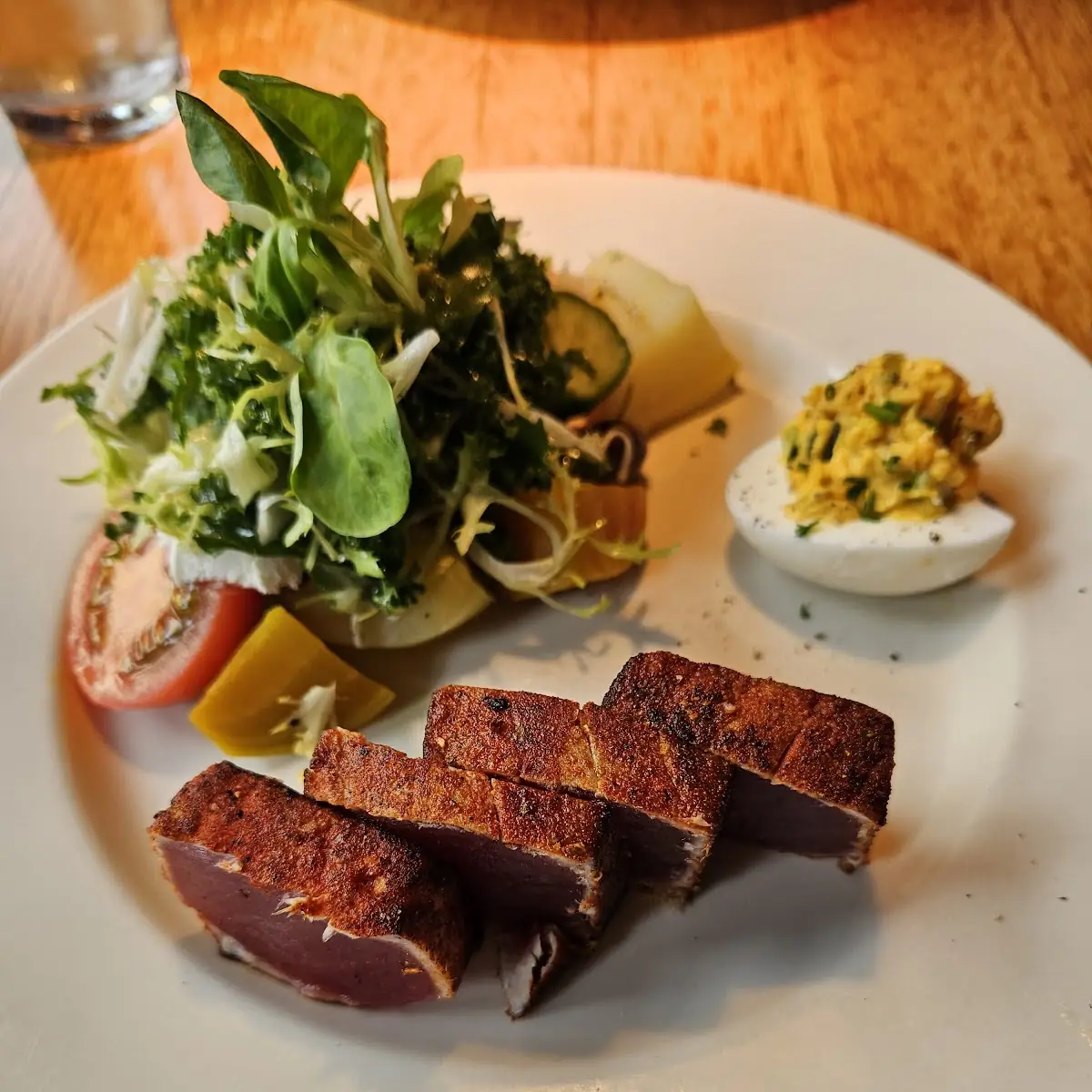 Mediterranean Seared Tuna Salad