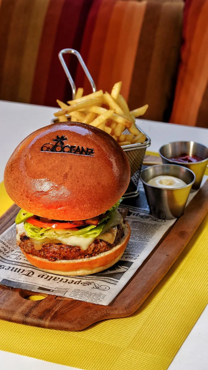 Burger & Lobster