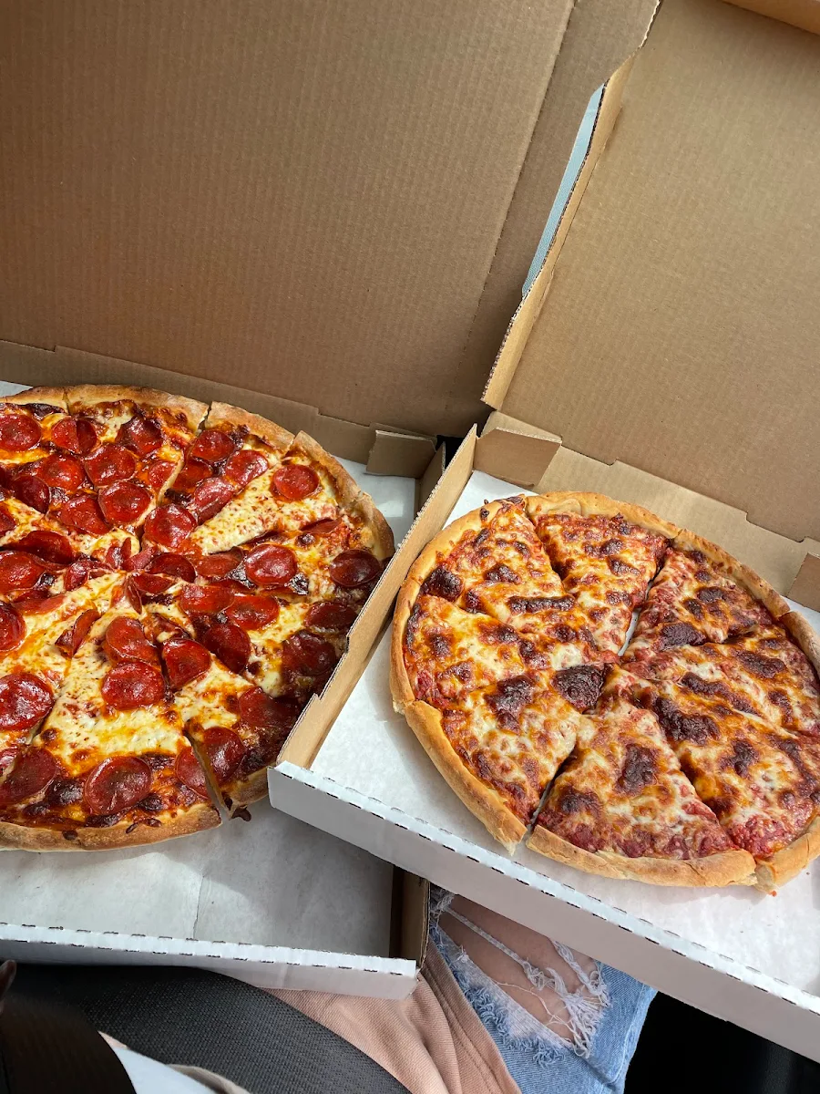Large Pepperoni Pizza
