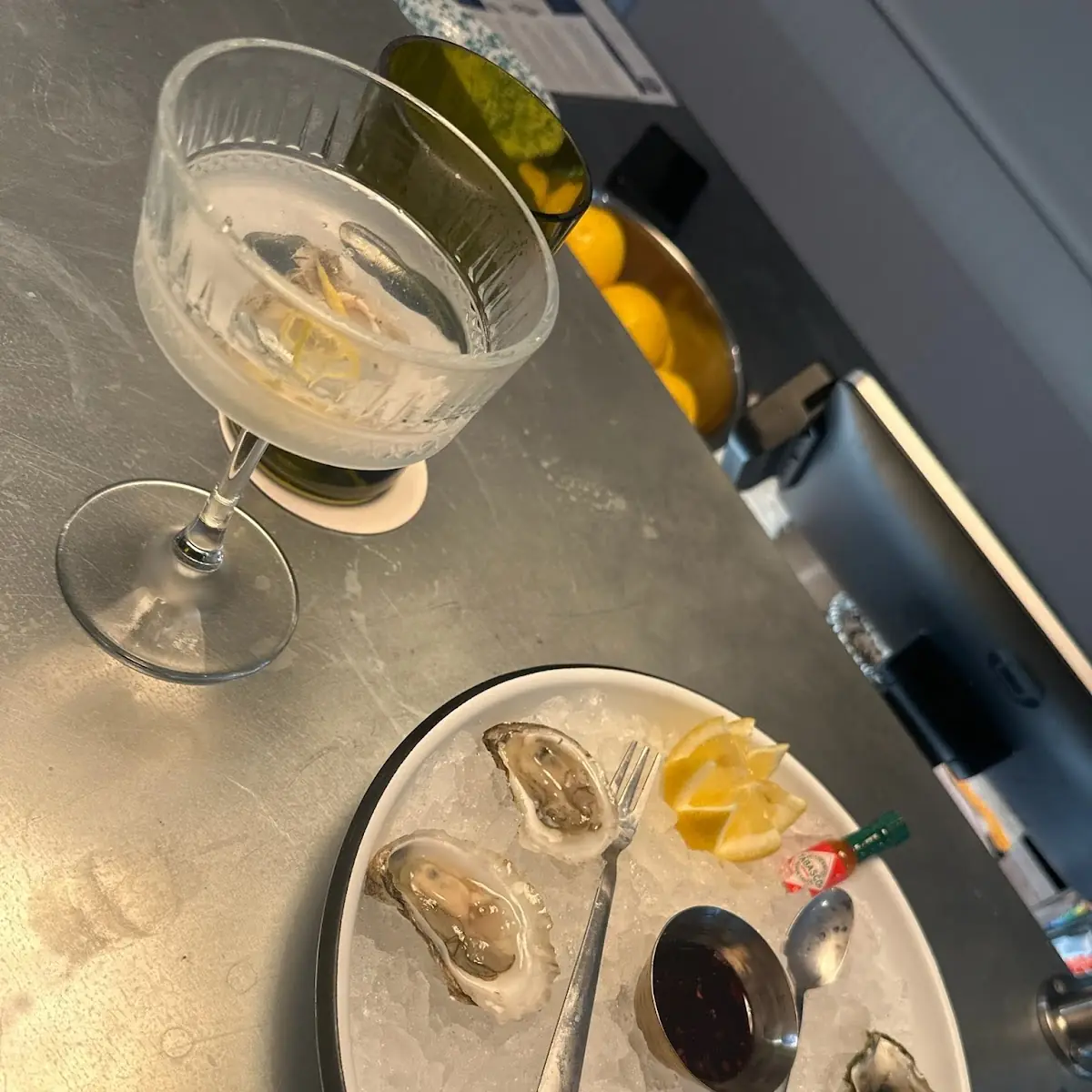 Fresh Oysters on Ice with Lemon