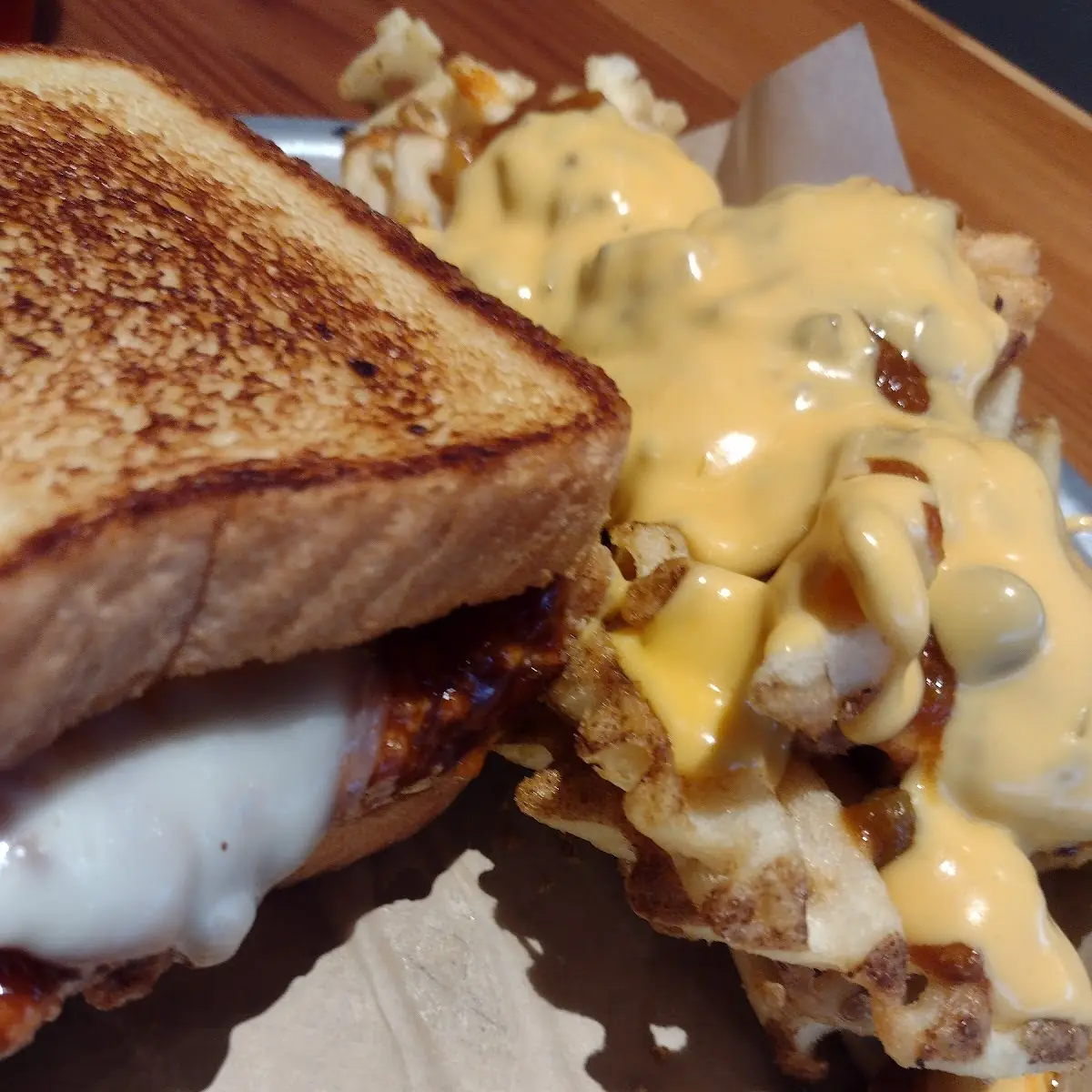 Barbecue Chicken Strips Cheddar on Texas Toast with Chilli Cheese Crisscross Fries