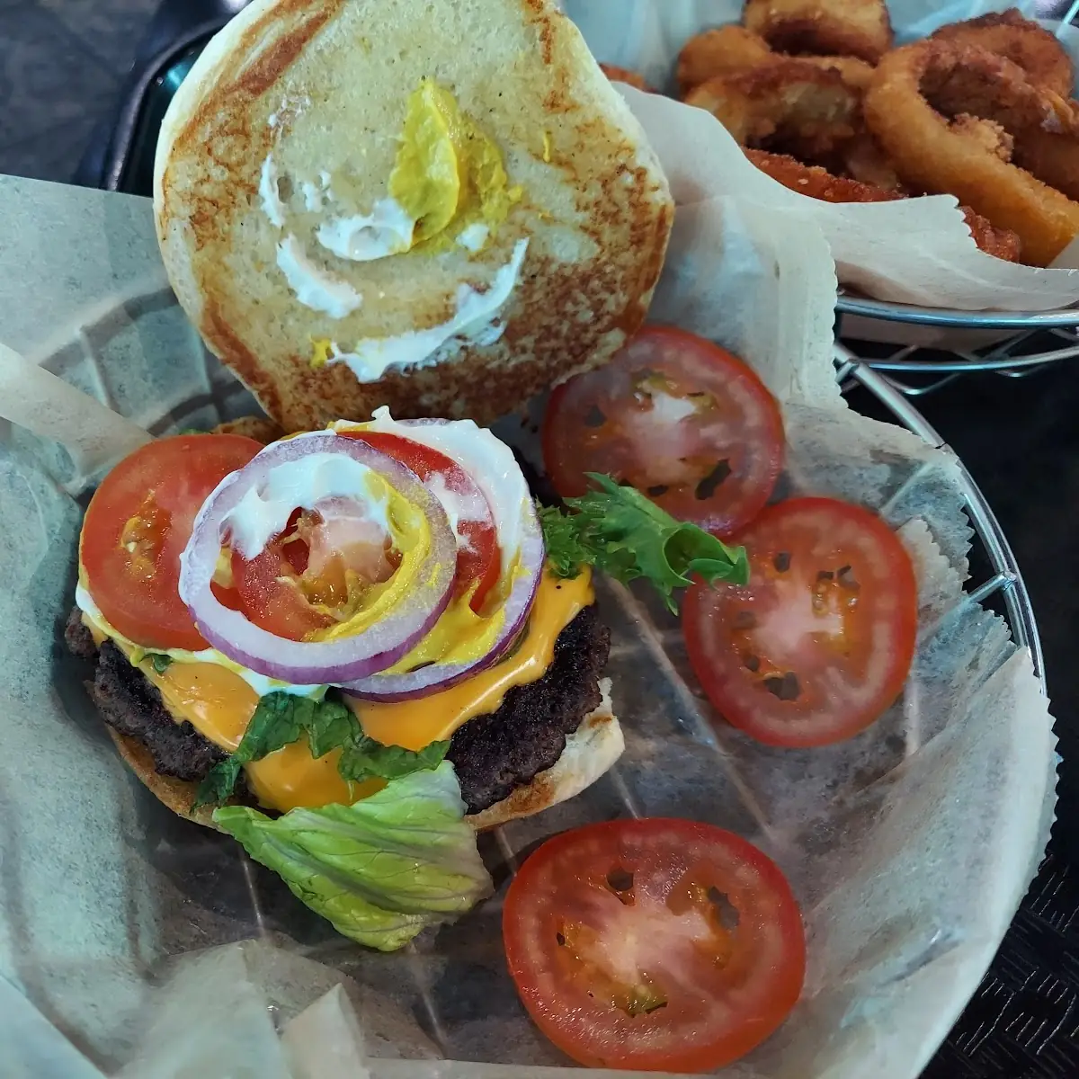 Cheese Deluxe w All the Fixings