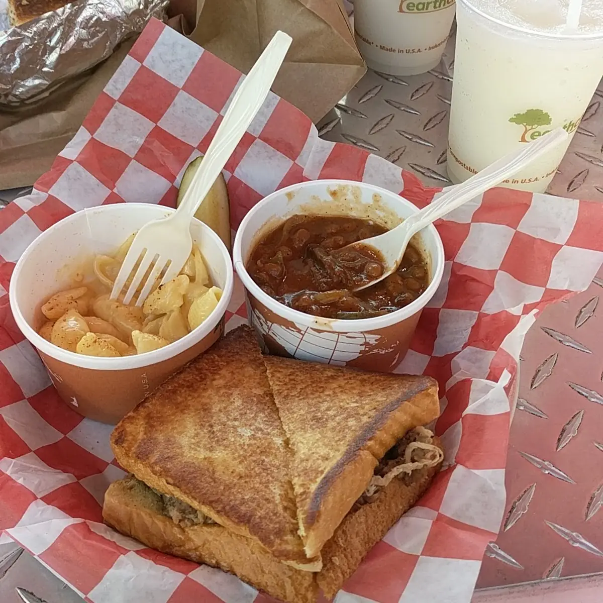Pulled Pork Sandwich w Mac and Cheese & Baked Beans