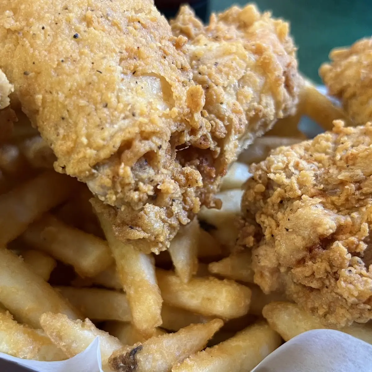 Chicken Strips Basket w Fries