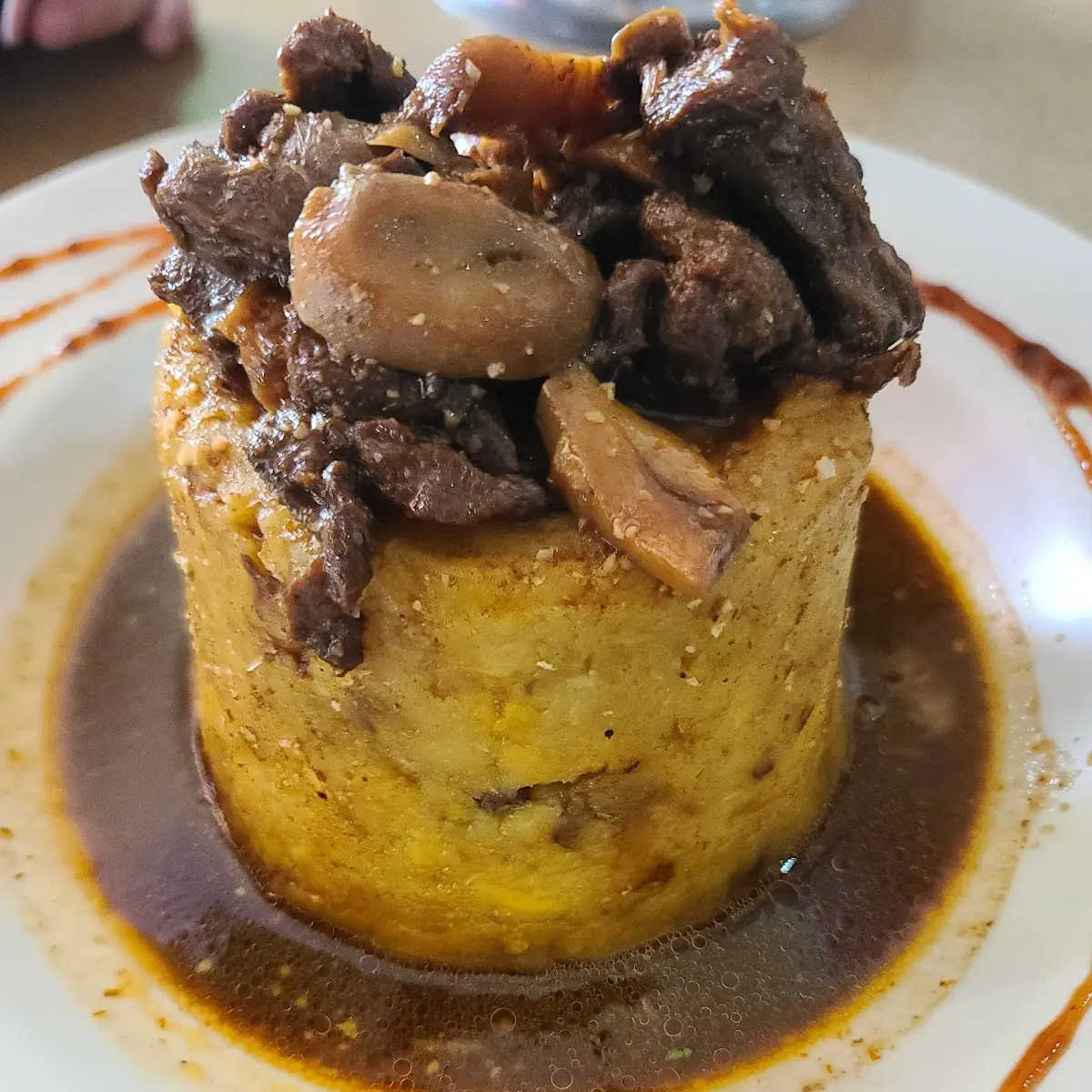 Mofongo Relleno de Churrasco En