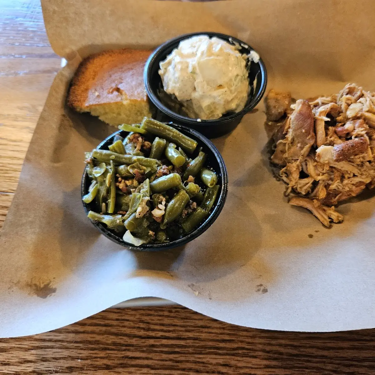 Brisket and Pulled Pork with Mac and Cheese Side