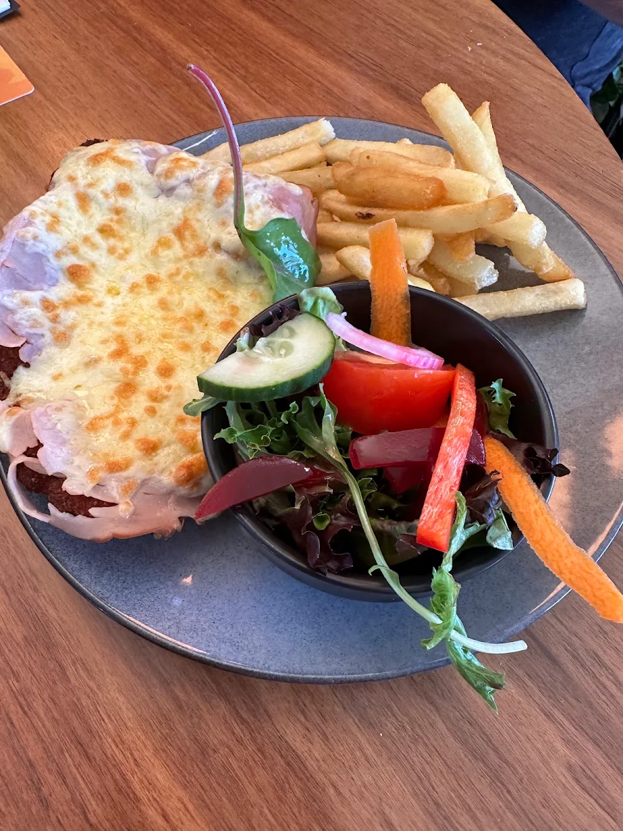 Highlights, LAKE WALLACE HOTEL EDENHOPE