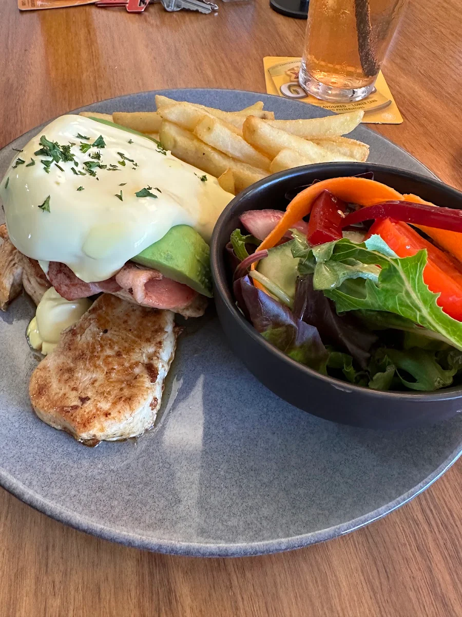 Highlights, LAKE WALLACE HOTEL EDENHOPE